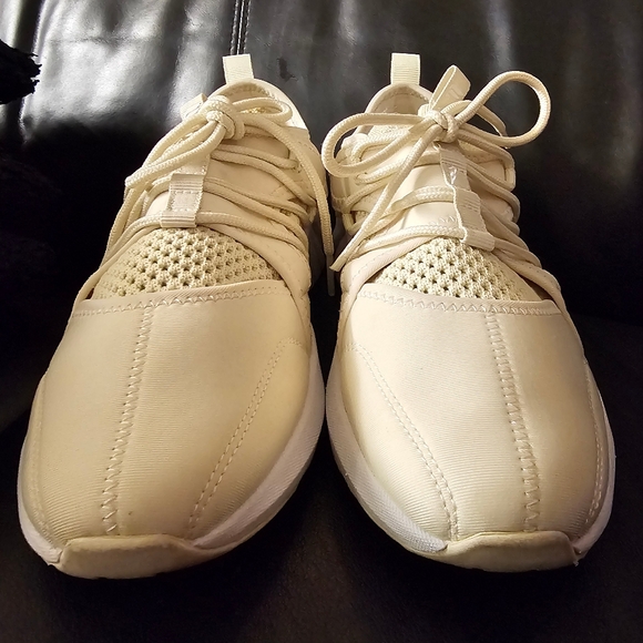 Fabletics Brookside PerformanceSneaker size 8 Cream EUC - Picture 7 of 12
